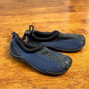 Lifeguard navy black kids water shoes size 5/6